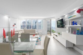1901 Brickell Ave in Miami, FL - Building Photo - Building Photo