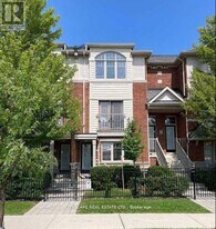 5725 Tenth Line W in Mississauga, ON - Building Photo