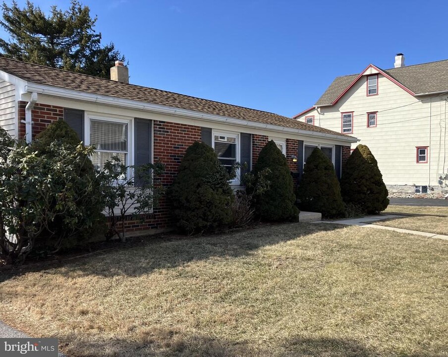 84 Central Ave in Berwyn, PA - Building Photo