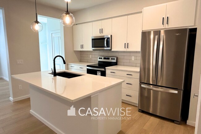 20744-20724 24 Ave NW in Edmonton, AB - Building Photo - Building Photo