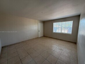 237 W Blue Heron Blvd in West Palm Beach, FL - Building Photo - Building Photo