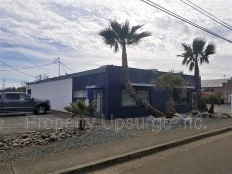 1699 South St in Anderson, CA - Building Photo