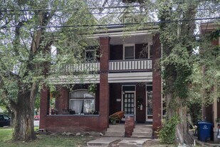 892-894-894 Dennison Ave in Columbus, OH - Building Photo