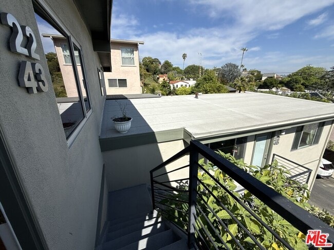 2243 Silver Ridge Ave in Los Angeles, CA - Building Photo - Building Photo