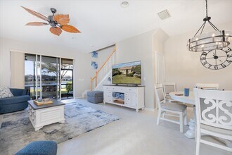 3181 Cottonwood Bend, Unit 11E-203 in Ft. Myers, FL - Foto de edificio - Building Photo