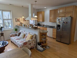 5547 W Edmunds St, Unit 2 in Chicago, IL - Building Photo - Building Photo