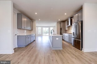 42225 Shining Star Sq in Brambleton, VA - Building Photo