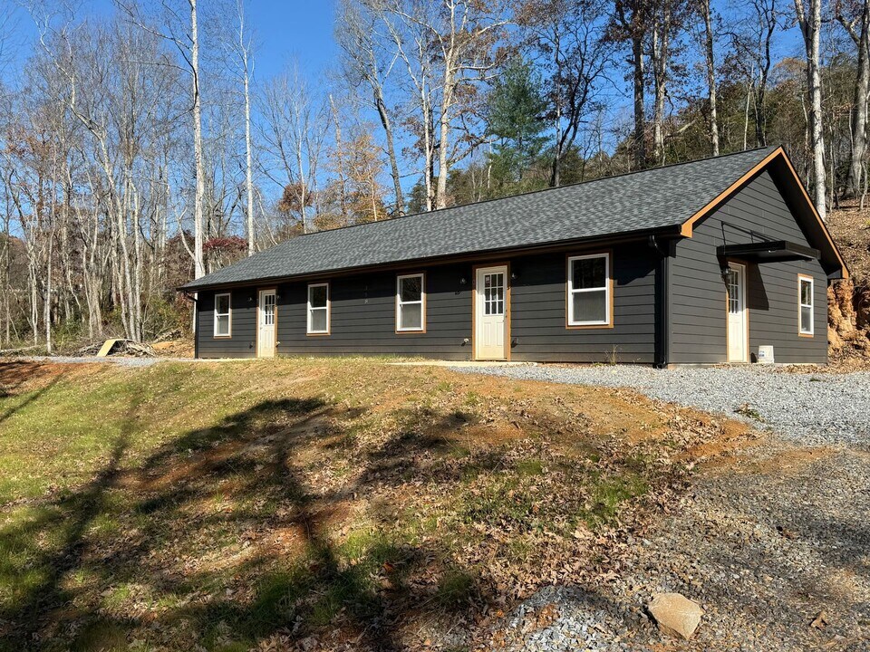 308 State Rd 1103 in Murphy, NC - Building Photo