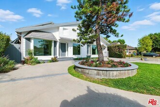 4640 Laurelgrove Ave, Unit 150-112 in Los Angeles, CA - Building Photo - Building Photo