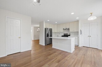 14666 Seasons Dr in Centreville, VA - Building Photo - Building Photo