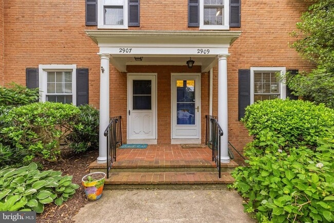 property at 2909 S Dinwiddie St