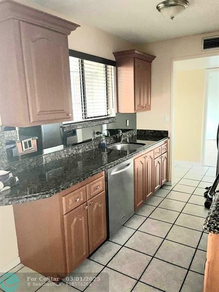9808 NW 36th St in Sunrise, FL - Building Photo - Building Photo