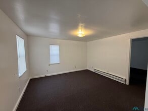 211 W Chisum Ave in Artesia, NM - Building Photo - Building Photo