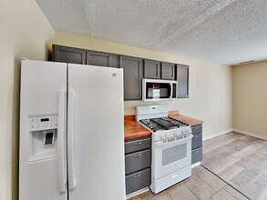 385 Kimbrough Dr in Greenwood, IN - Building Photo - Building Photo