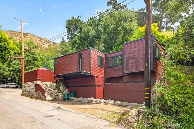 property at 670 Woodland Dr