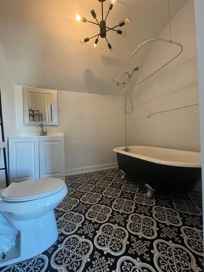 209 E Maple St in Jeffersonville, IN - Building Photo - Building Photo