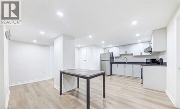 35 Darlingside Dr in Toronto, ON - Building Photo - Building Photo