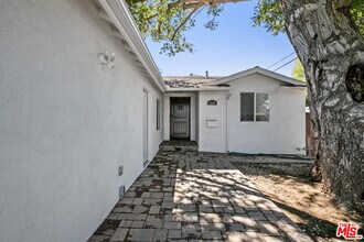 4949 San Feliciano Dr in Los Angeles, CA - Building Photo - Building Photo