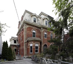 9 Beaconsfield Ave in Toronto, ON - Building Photo - Building Photo