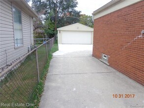 5943 Whitefield St in Dearborn Heights, MI - Building Photo - Building Photo