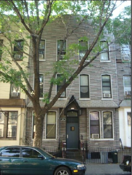 369 Menahan St in Brooklyn, NY - Building Photo