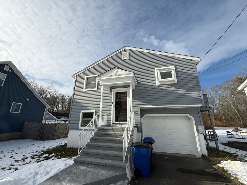 86 Gene St in East Haven, CT - Building Photo