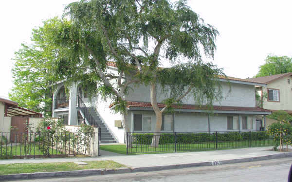 336 E Amerige Ave in Fullerton, CA - Foto de edificio