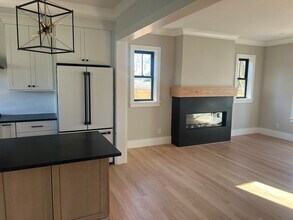 10 Webber Ave in Bedford, MA - Foto de edificio - Building Photo