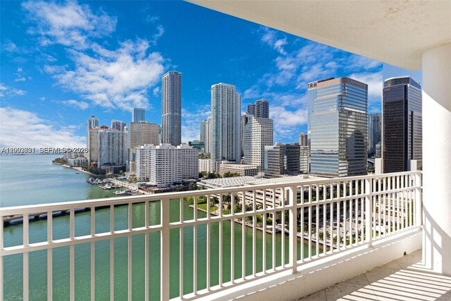 701 Brickell Key Blvd in Miami, FL - Building Photo - Building Photo