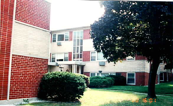 6357 W Addison St in Chicago, IL - Building Photo