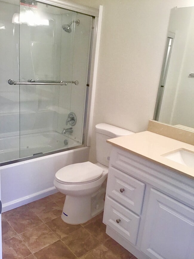 676 Rosewood Ave in Camarillo, CA - Building Photo - Building Photo