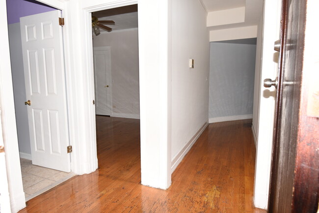 2106 W WILSON Ave-Unit -2 in Chicago, IL - Building Photo - Building Photo