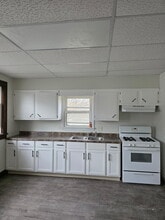 1156 E Losey St in Galesburg, IL - Building Photo - Building Photo