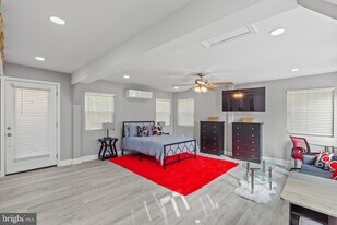 6245 Cracklingtown Rd in Hughesville, MD - Building Photo