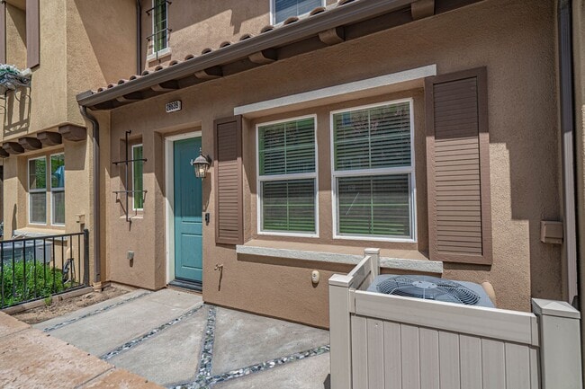 28639 Jardineras Dr in Santa Clarita, CA - Building Photo - Building Photo