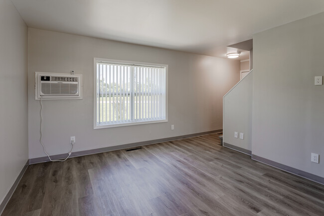 Homestead Village Townhomes in Rochester, MN - Building Photo - Interior Photo