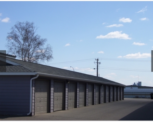 2307 Hillcrest Dr in Brainerd, MN - Foto de edificio - Building Photo