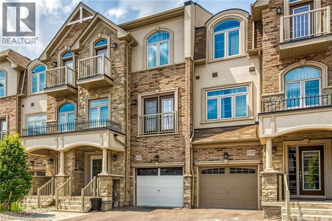 135 Borers Creek Cir in Hamilton, ON - Building Photo - Building Photo