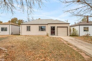 1081 N Elmira St in Aurora, CO - Building Photo