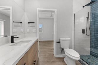 5350 W Falls View Dr in San Diego, CA - Building Photo - Building Photo