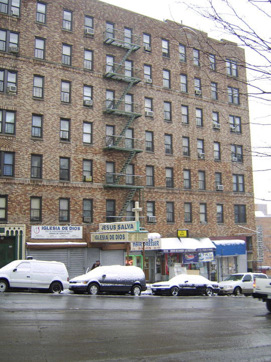 212 W Kingsbridge Rd in Bronx, NY - Building Photo