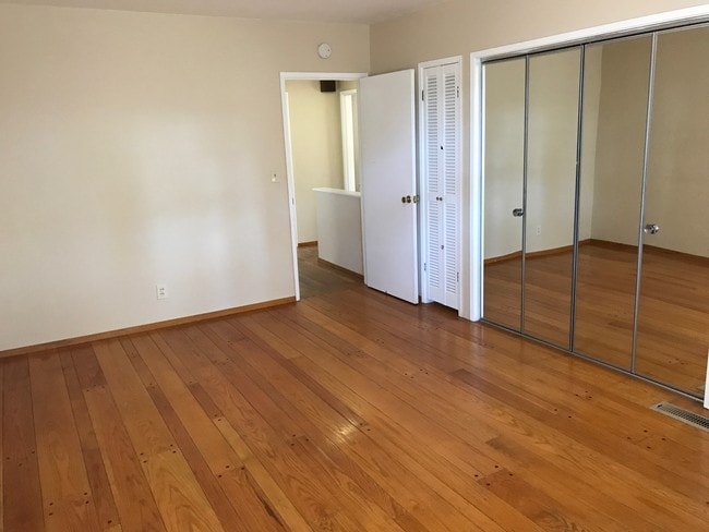 339 Taurus Ave in Oakland, CA - Foto de edificio - Building Photo