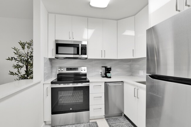 175 Fanshaw E in Boca Raton, FL - Building Photo - Building Photo