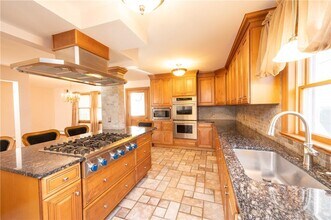 44 Sterling Ave in Harrison, NY - Building Photo - Building Photo