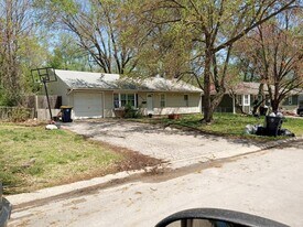 8310 E 111 Terrace in Kansas City, MO - Building Photo