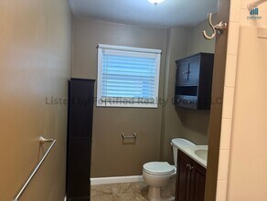 1232 N Main St in Fall River, MA - Building Photo - Building Photo