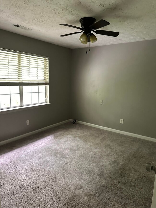 4766 Victoria Dr in Flowery Branch, GA - Building Photo - Building Photo