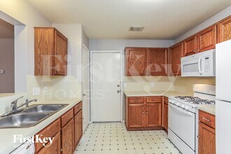 8614 E Rachlin Cir in Houston, TX - Building Photo - Building Photo