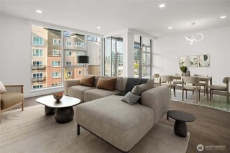 188 Bellevue Way NE, Unit 502 in Bellevue, WA - Foto de edificio - Building Photo