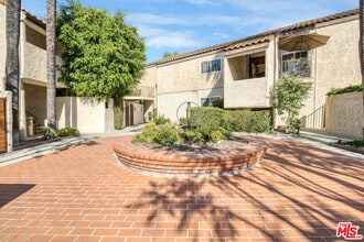 23401 Park Sorrento in Calabasas, CA - Building Photo - Building Photo